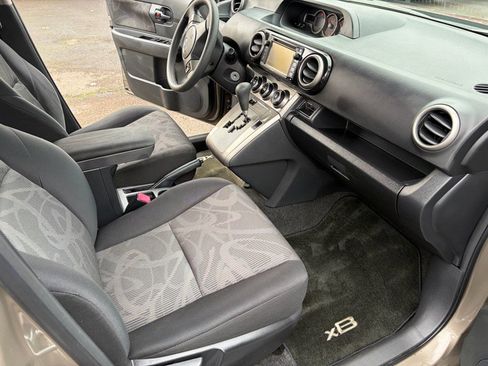 Used 2014 Scion xB image 6