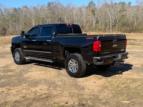 Used 2018 Chevrolet Silverado 3500 High Country w/ Duramax Plus Package image 3