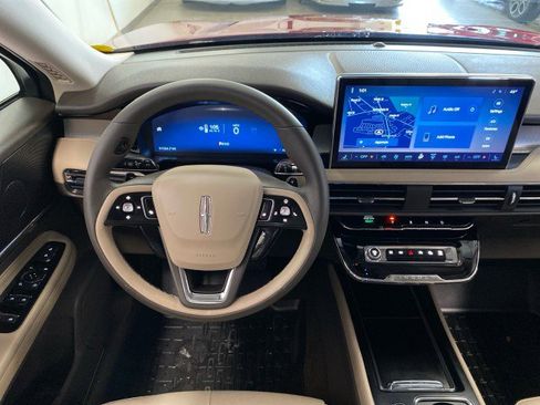 Used 2024 Lincoln Corsair AWD image 11