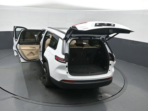 Used 2025 Jeep Grand Cherokee L Limited w/ Luxury Tech Group II image 53