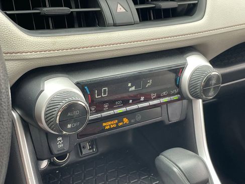 Used 2019 Toyota RAV4 XLE w/ Carpet Mat Package image 12