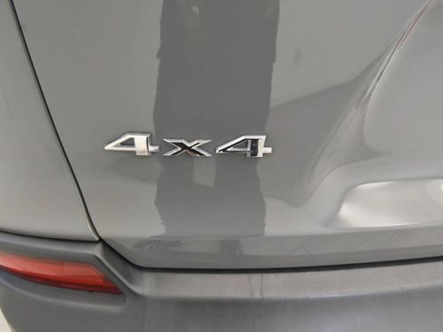 Used 2019 Jeep Cherokee Limited AWD/4WD image 38