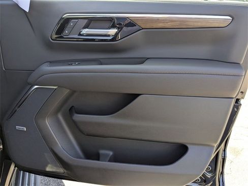 New 2026 Chevrolet Suburban High Country image 40