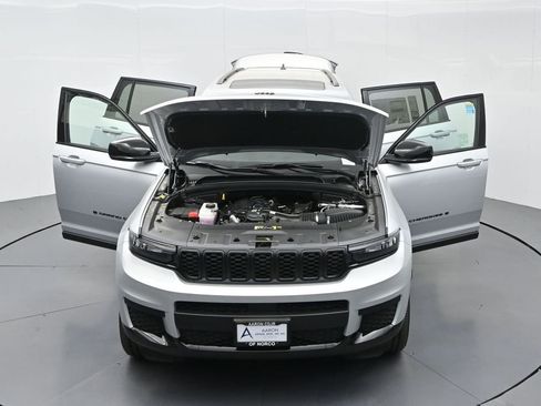 New 2025 Jeep Grand Cherokee L Altitude image 30