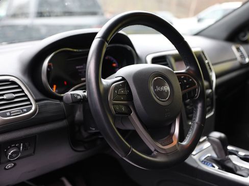 Used 2020 Jeep Grand Cherokee Laredo image 10