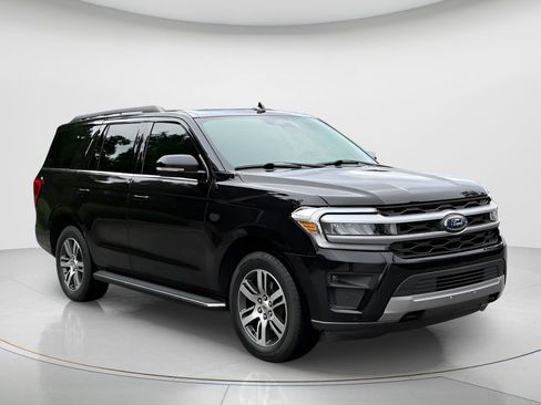 Used 2022 Ford Expedition XLT AWD/4WD image 3