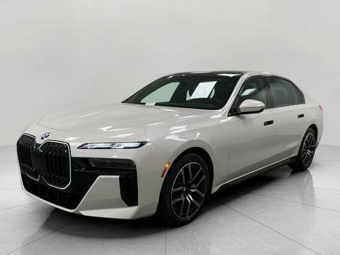 Certified 2025 BMW 740i xDrive image 9