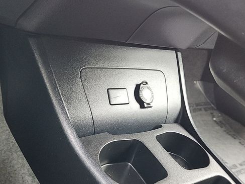 Used 2015 Toyota Prius Three image 15