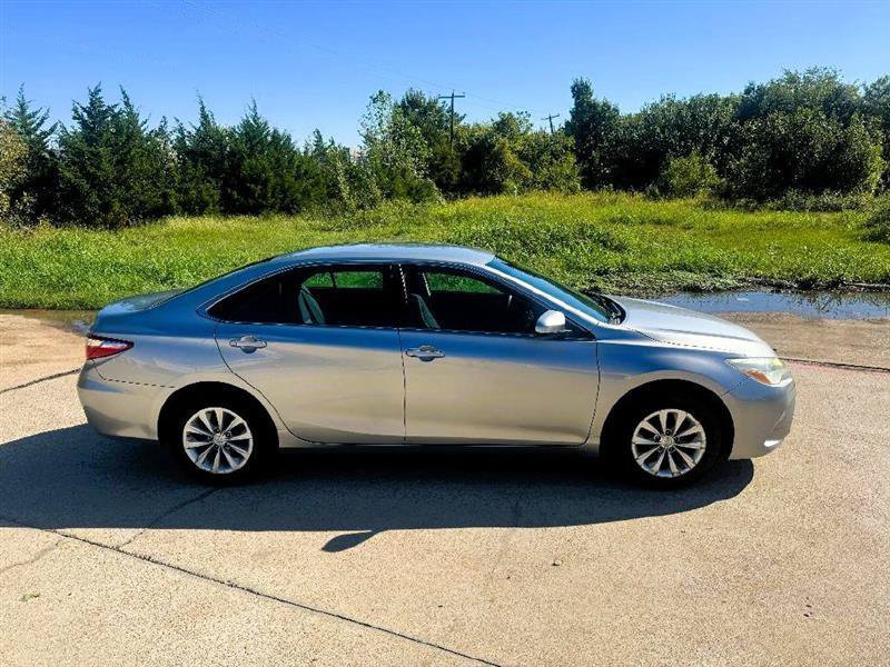 Used 2015 Toyota Camry LE FWD image 4