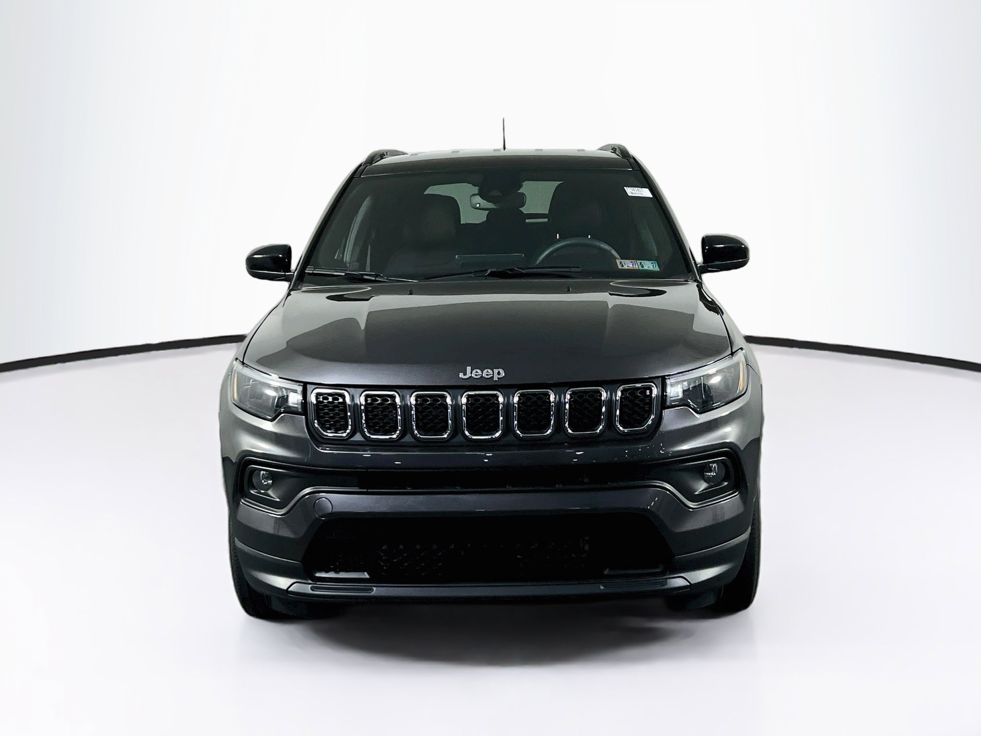Used 2023 Jeep Compass Latitude AWD/4WD image 2