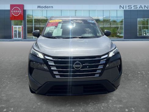 Certified 2025 Nissan Rogue SV FWD image 2