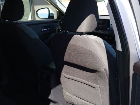 Used 2022 Nissan Rogue SV image 10
