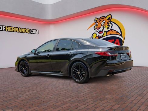 Used 2025 Toyota Camry SE w/ Convenience Package FWD image 8