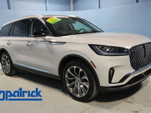 Used 2025 Lincoln Aviator AWD image 1