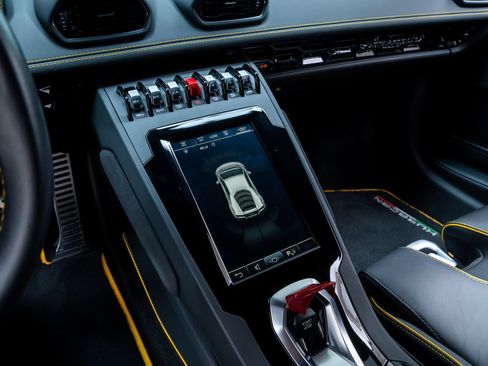 Used 2022 Lamborghini Huracan EVO RWD image 24