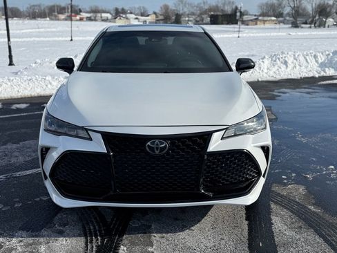 Used 2019 Toyota Avalon XSE image 2