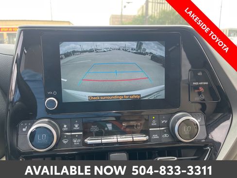 Certified 2024 Toyota Highlander XLE FWD image 38