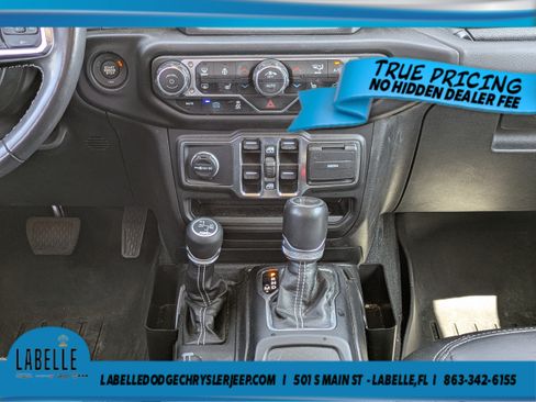 Used 2023 Jeep Wrangler Unlimited Sahara w/ Cold Weather Group AWD/4WD image 18