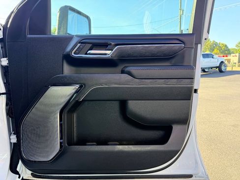 Used 2024 GMC Sierra 2500 AT4X AWD/4WD image 42