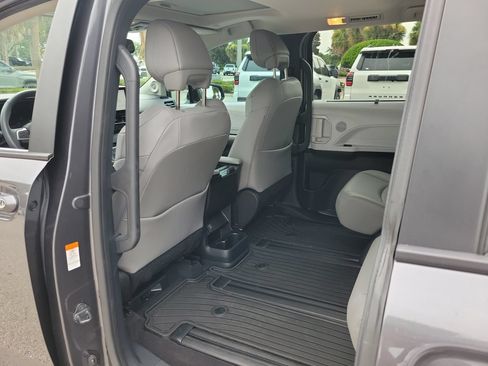Used 2025 Toyota Sienna XLE w/ XLE Plus Package FWD image 11