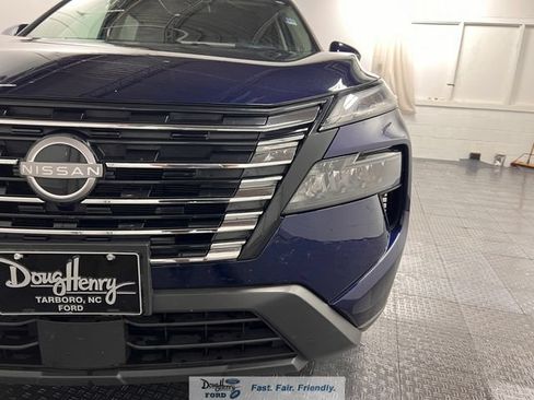 Used 2025 Nissan Rogue SV AWD/4WD image 11