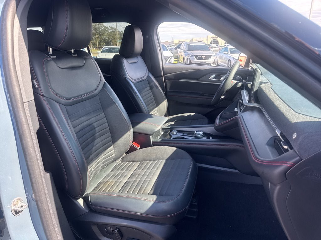 Used 2025 Ford Explorer ST-Line AWD/4WD image 13