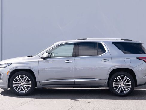 Used 2023 Chevrolet Traverse High Country AWD/4WD image 31