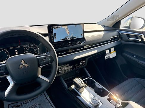 New 2026 Mitsubishi Outlander SE image 23