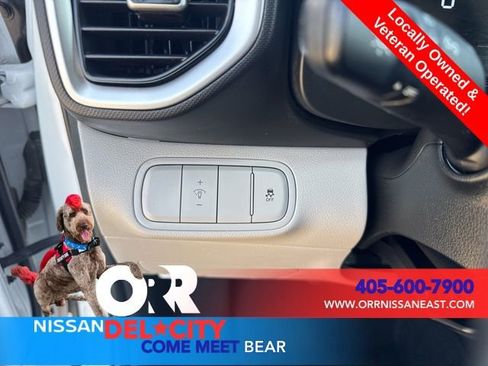 Used 2025 Hyundai Venue SEL FWD image 16