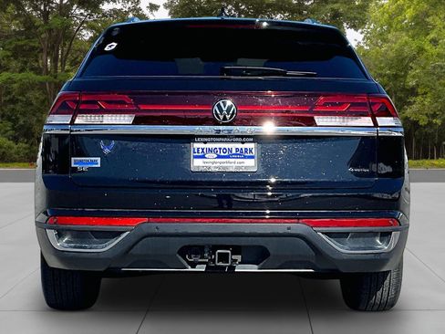 Used 2024 Volkswagen Atlas Cross Sport SE w/ Panoramic Sunroof Package image 6