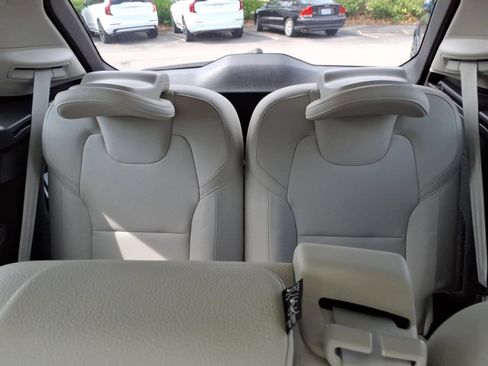 Certified 2024 Volvo XC90 B5 Plus AWD/4WD image 21