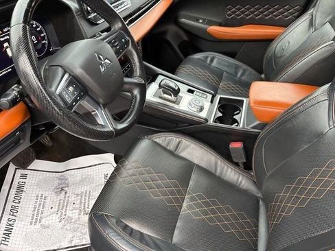 Used 2022 Mitsubishi Outlander SEL image 11