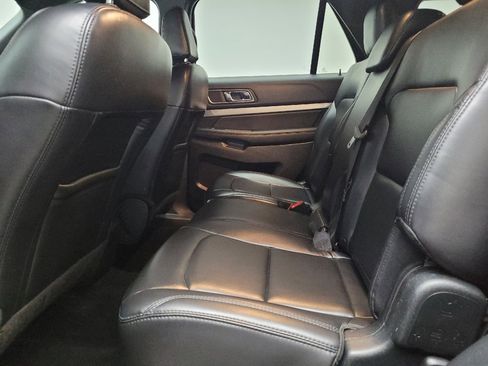 Used 2019 Ford Explorer XLT w/ Equipment Group 202A FWD image 18