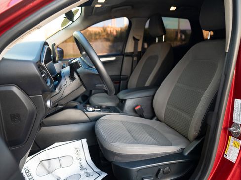 Used 2020 Ford Escape SE image 21