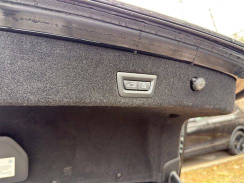 Used 2022 BMW 740i w/ M Sport Package image 35