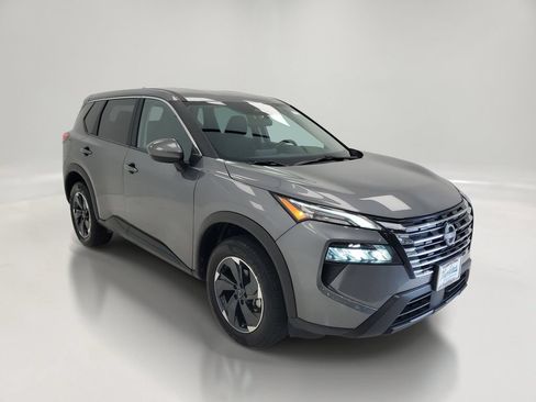 Used 2025 Nissan Rogue SV AWD/4WD image 3