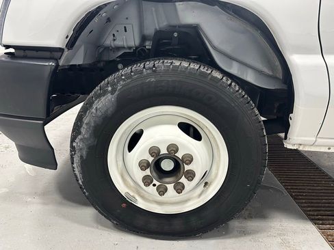 Used 2024 Ford E-350 and Econoline 350 Super Duty image 45