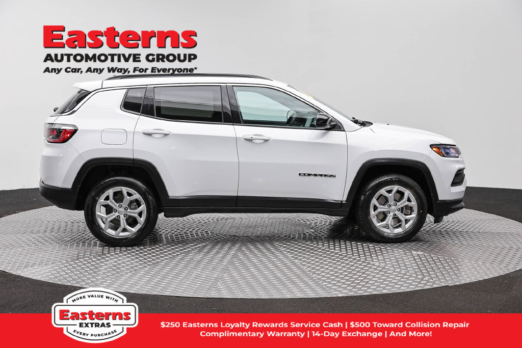 Used 2024 Jeep Compass Latitude AWD/4WD image 4