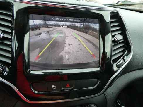 Used 2019 Jeep Cherokee Limited AWD/4WD image 14