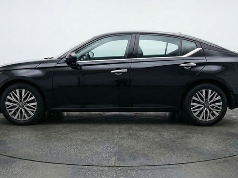 Used 2025 Nissan Altima 2.5 SV FWD image 5