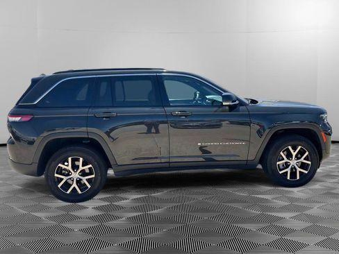 Used 2024 Jeep Grand Cherokee Limited image 2