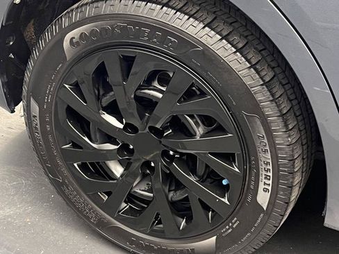 Used 2018 Toyota Corolla LE FWD image 34
