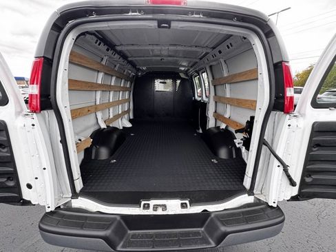 Used 2023 Chevrolet Express 2500 w/ Driver Convenience Package image 7