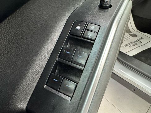 Used 2023 Toyota Highlander LE AWD/4WD image 14