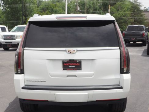 Used 2020 Cadillac Escalade Premium Luxury AWD/4WD image 6