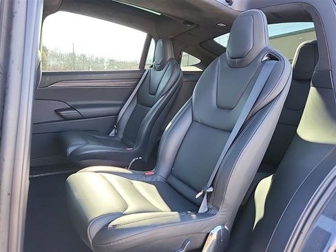 Used 2023 Tesla Model X image 3