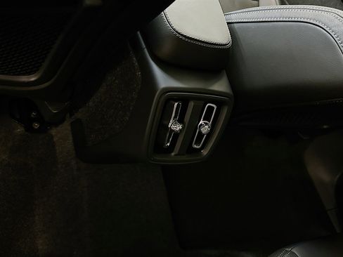 Used 2025 Volvo XC40 B5 Core image 28