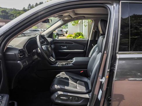 Used 2023 Honda Pilot Touring image 26