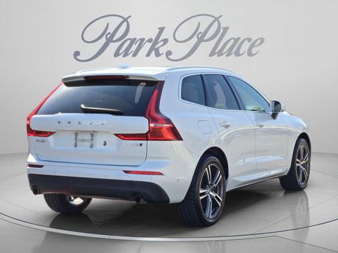 Used 2018 Volvo XC60 T5 Momentum w/ Vision Package AWD/4WD image 6