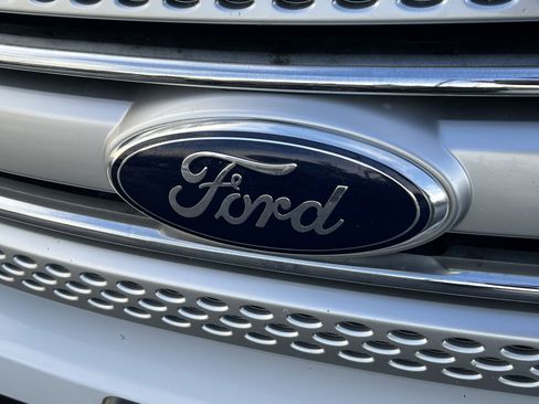 Used 2013 Ford Explorer XLT image 8